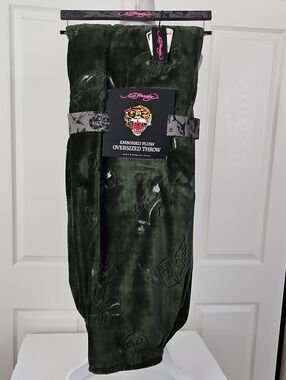Ed Hardy NWT Plush Oversized Throw